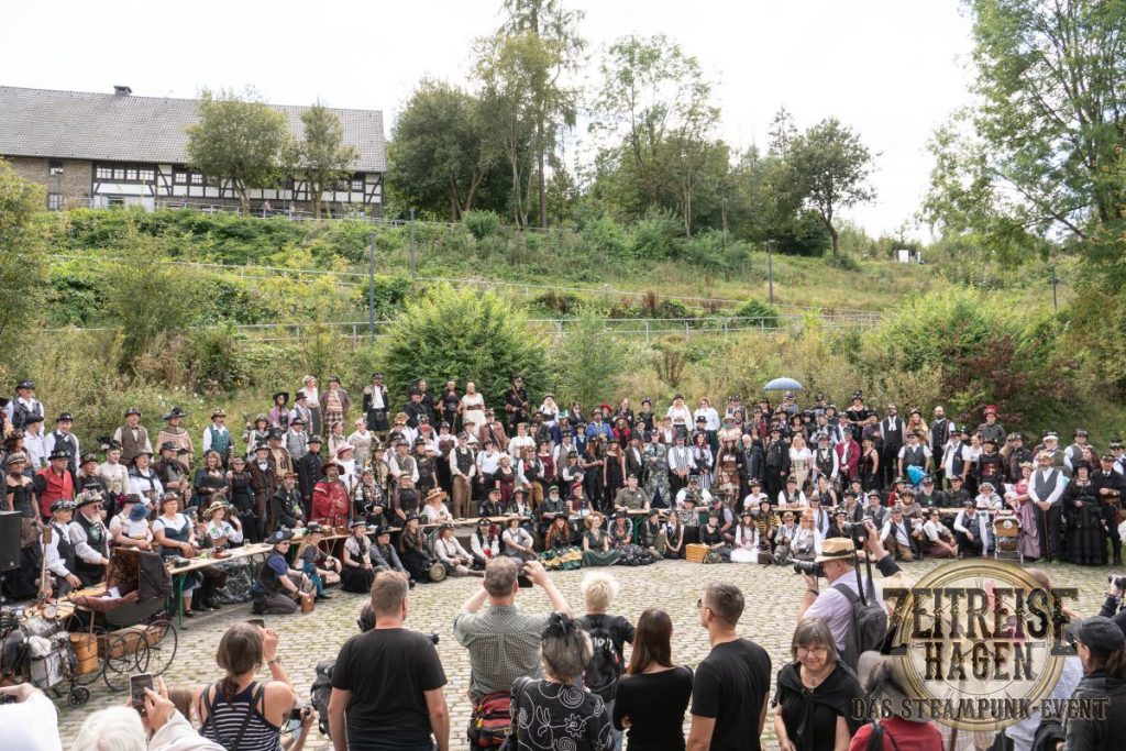 Steampunk Gruppenfoto Rückblick Zeitreise Hagen 2024 - light